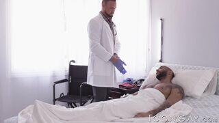 Ebony stud Jaxx Maxim pounds his doc Michael Roman