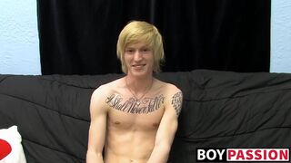 Kinky tatted twink Dustin jerking off in passionate solo