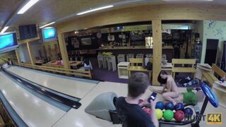Guy penetrates attractive babe while cuckold plays bowling