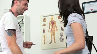 Czech girl Kizzy Sixx visited her doctor