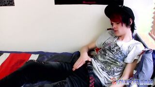 LollipopTwinks: Charming Brit Damien Warms Up With A Steamy Solo Performance