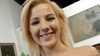Petite blonde pornstar Bella Rose gives a sexy handjob in POV