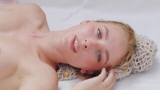 Sensual Solo Session with Kelly Collins